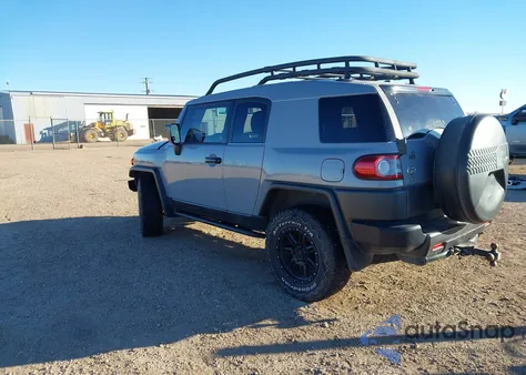 2013 Toyota Fj Cruiser z USA, uszkodzony, nr VIN JTEBU4BF2DK161400